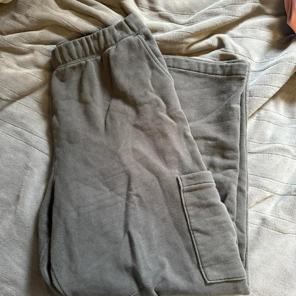 ROOTS cargo sweatpants - Picture 2 of 2